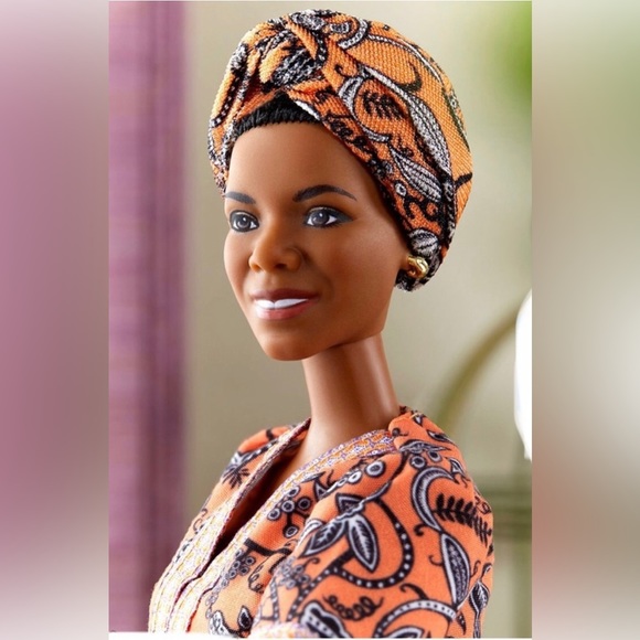 Nib Maya Angelou Barbie - Picture 3 of 6